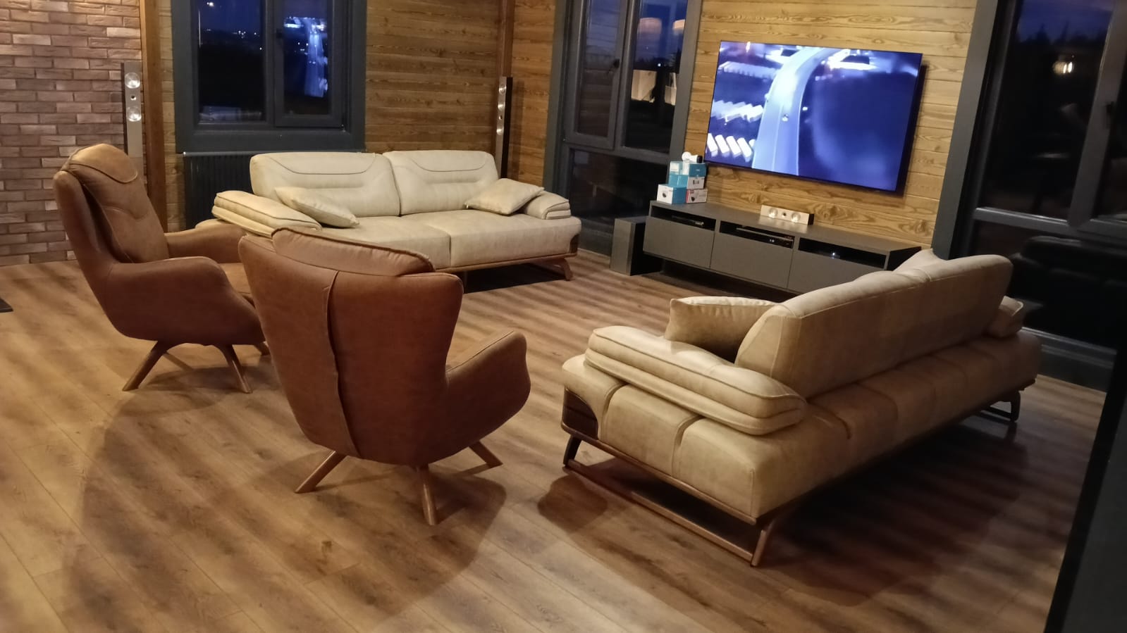 The modern Cenk T. 2026 living room set, featuring chic beige sofas and brown armchairs, reflects Inegol furniture models' aesthetic.