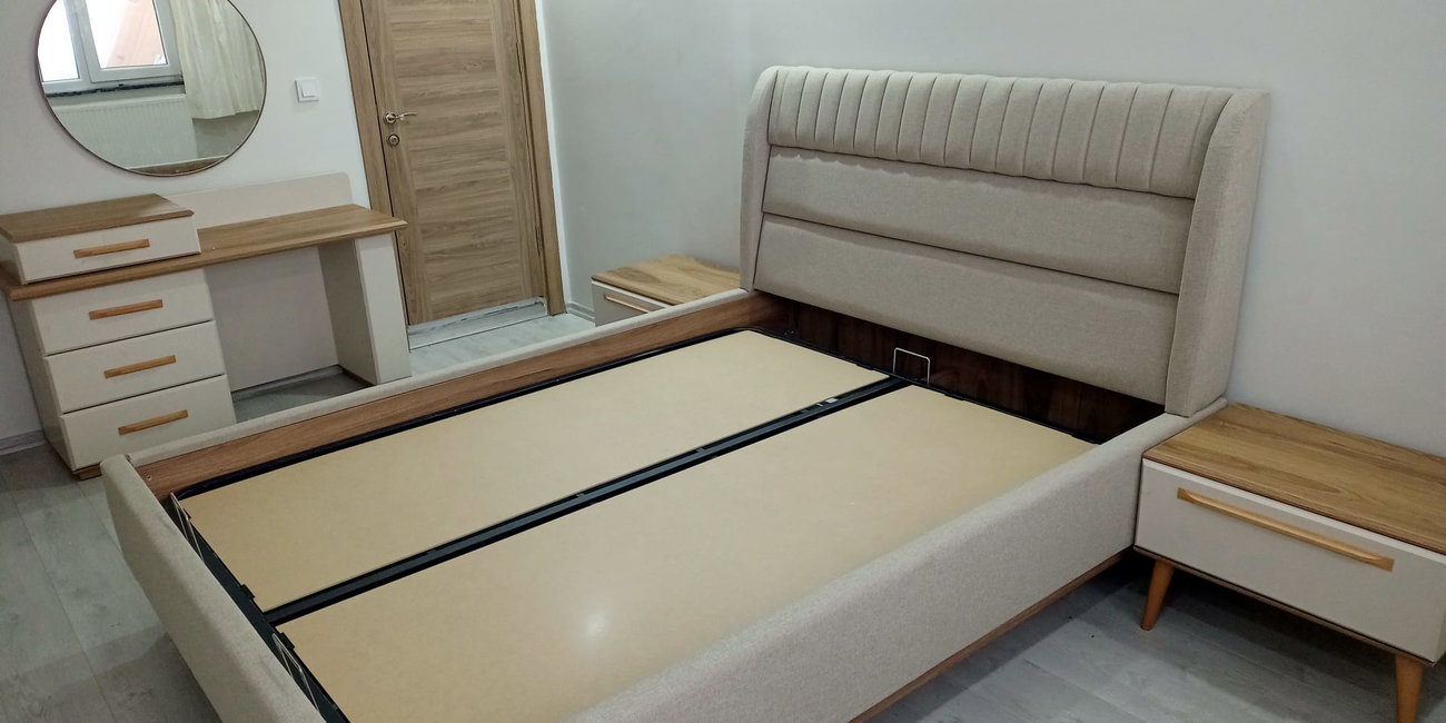 Modern ve şık Abdullah Y. 2026 salon takımı; açık renk ve kahverengi koltuklar, ahşap sehpa ile Uygun Fiyatlı inegöl mobilya.