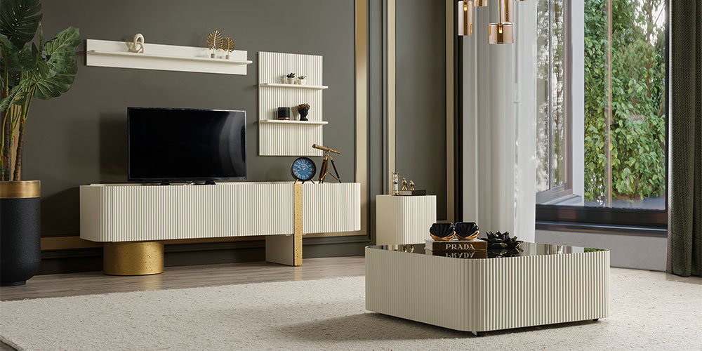 Modern ve zarif Topkapı Tv Ünitesi Luxury takımı, flütlü krem rengi tasarımıyla şık bir salon dekorasyonu sunuyor. inegol mobilya kalitesi.