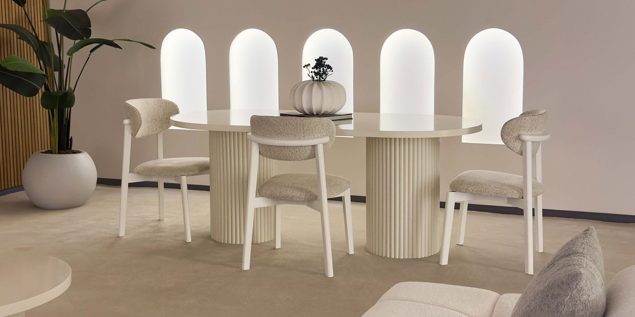 Vena Yemek Odası Takımı, modern oval masa ve 4 sandalyeden oluşan zarif bir set. Minimalist estetiği ve doğal tonlarıyla evinize şıklık katarken, uygun fiyatlı inegöl mobilya seçenekleriyle bütçenizi de koruyor.