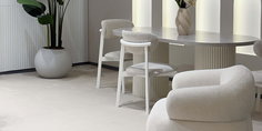 Vena Yemek Odası Takımı, modern oval masa ve 4 sandalyeden oluşan zarif bir set. Minimalist estetiği ve doğal tonlarıyla evinize şıklık katarken, uygun fiyatlı inegöl mobilya seçenekleriyle bütçenizi de koruyor.