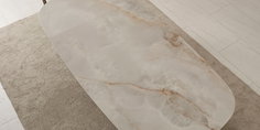 Minimalist oval seramik masalı ve bej renk döşemeli sandalyeleriyle modern yemek odası takımı. En uygun İnegöl mobilya Fiyatları.