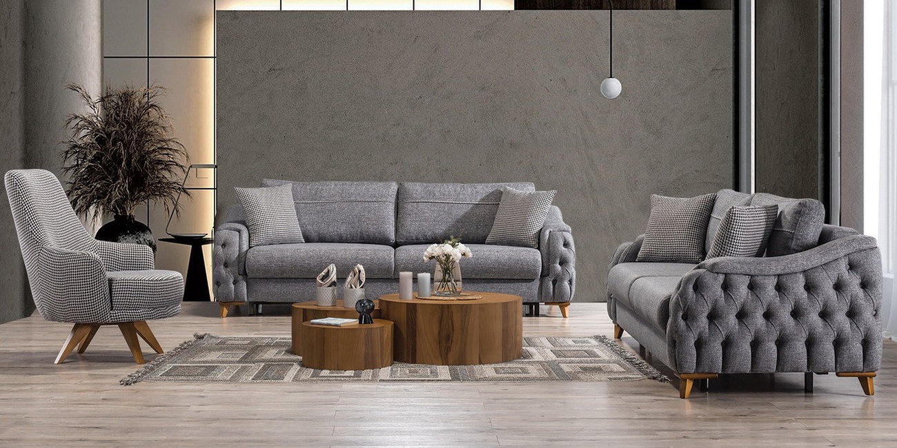 Gri chesterfield ve modern detaylı Arya Koltuk Takımı, ahşap sehpalar ve houndstooth berjer ile şık salon. İnegöl mobilya Fiyatları.