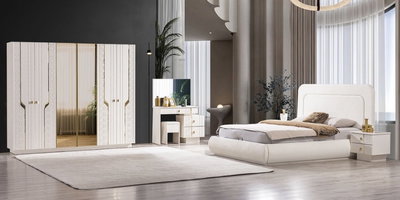 Krem rengi Elegance Yatak Odası Takımı; Sibu Süs desenli kapaklı dolap, şık makyaj masası, modern yatak ve komodinler. Bursa mobilya şıklığı.