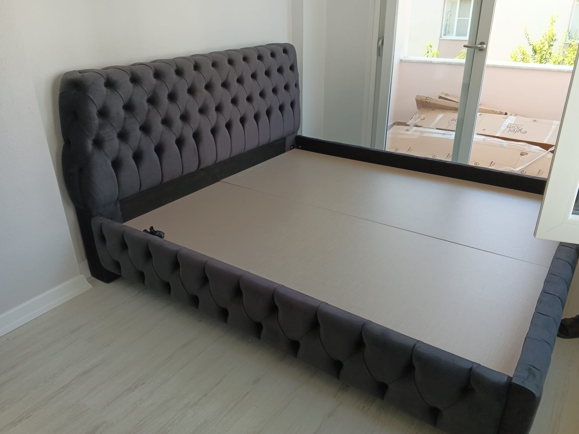 Elegant anthracite upholstered bed frame with classic tufting, a prime example of modern Inegol furniture models for a sophisticated bedroom.