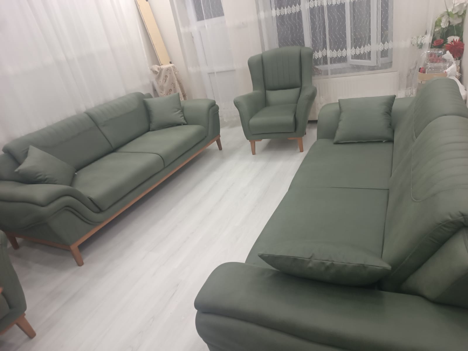 Ibrahim Doğan - Bitlis modern green sofa set with wooden legs, offering comfort and style. A prime example of Inegol furniture designs.