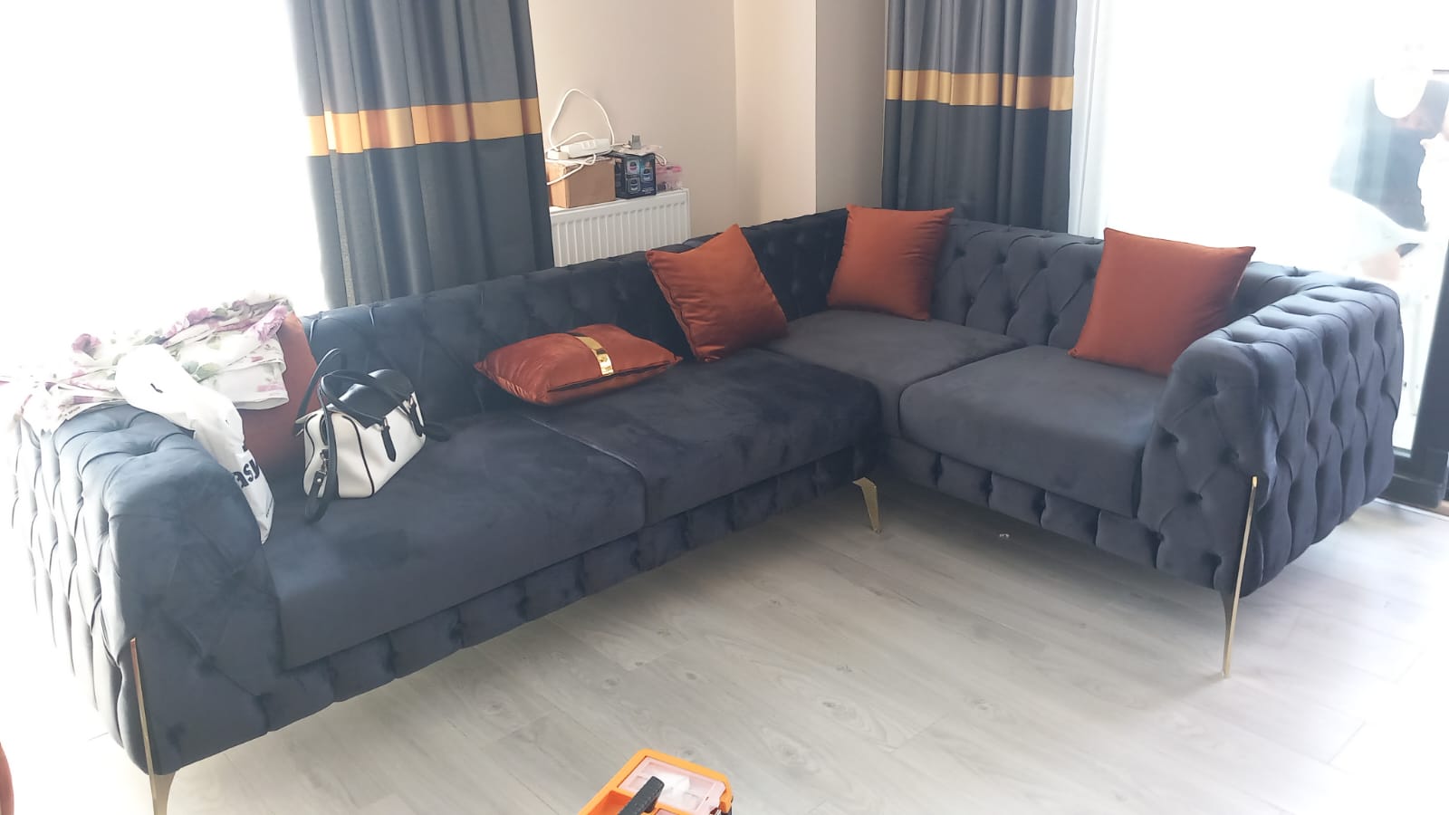 Modern anthracite velvet Melike Duygu corner sofa with tufted details and gold legs. Ideal for Inegol furniture campaigns.