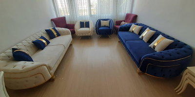 Modern lüks lacivert ve krem kadife Chesterfield koltuk takımı. Altın detaylar ve konforlu yapısıyla Uygun Fiyatlı inegöl mobilya.