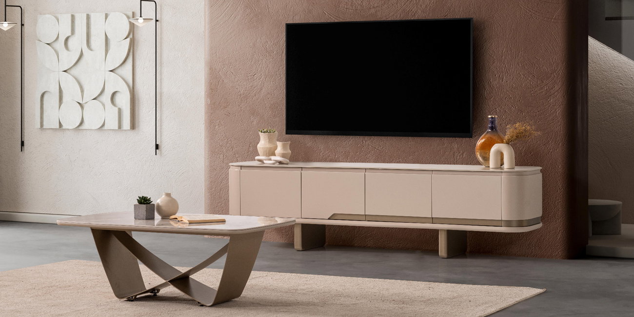 Modern salon dekorasyonunda yerini alan, krem rengi ve yuvarlak hatlara sahip Vita TV Ünitesi. Şimdi inegöl mobilya kampanyaları ile keşfedin.