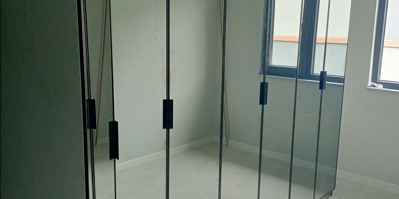 Furkan K. 2026 krem rengi, modern ve şık köşe koltuk takımı. Geniş oturma alanı sunan bu model, inegöl mobilya kampanyaları ile evinize estetik katıyor.