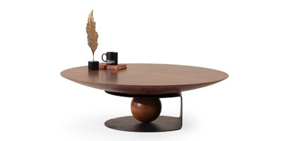 Modern bir oturma odasında sergilenen, oval koyu ahşap yüzeyli ve siyah metal ayaklı Dunch orta sehpa, Bursa mobilya kalitesiyle estetik ve fonksiyonelliği birleştiriyor.