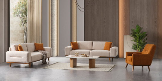 Bej rengi Mery Koltuk Takımı, turuncu kırlentler ve ahşap detaylarla modern bir salonu tamamlıyor, İnegöl mobilya kalitesiyle.