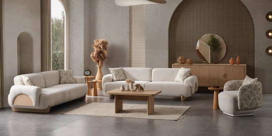Panama Koltuk Takımı, modern tasarımlı iki krem rengi sofa ve tekli koltuktan oluşan, doğal ahşap detaylarla zenginleştirilmiş oturma odası takımı. Uygun Fiyatlı inegöl mobilya arayanlar için şık ve konforlu bir seçenek.