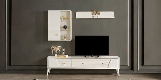 Zarif krem renkli Lara Tv Ünitesi, duvara monte dolabı ve rafı ile modern bir salon dekorasyonu sunar. Kaliteli İnegöl mobilya ürünleri arasında öne çıkar.