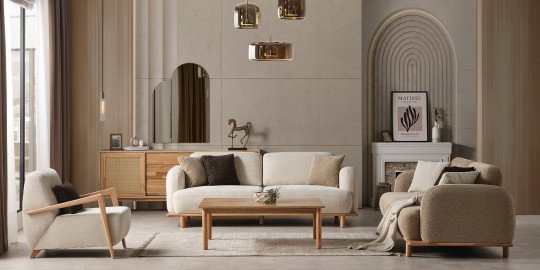 Doğal ahşap detaylara sahip bej renk Bohem Koltuk Takımı, modern salon dizaynını tamamlıyor. İnegöl mobilya Fiyatları ile kaliteye ulaşın.