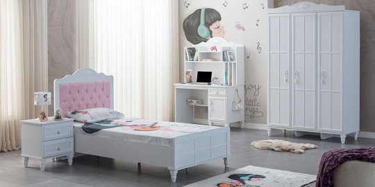 Beyaz Royal Genç Odası takımı; pembe kadife yatak başlığı, komodin, raflı çalışma masası ve üç kapılı gardırobuyla. inegöl mobilya kampanyaları ile bu şık takımı kaçırmayın.