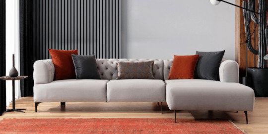 Modern ve şık Cratos Chester köşe koltuk takımı, gri renkli kadife döşemesi ve chester detaylarıyla yaşam alanınızı dönüştürür. Uygun Fiyatlı inegöl mobilya