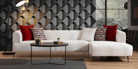 Modern ekru Cratos modüler köşe koltuk takımı, kırmızı ve desenli kırlentlerle şık bir salon dekorasyonunda. Yüksek kaliteli inegol mobilya ürünü.