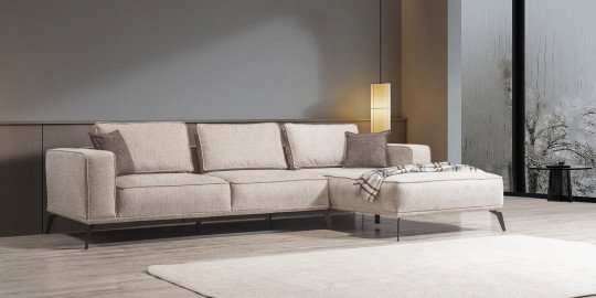 Geniş oturma alanına sahip modern bej renkli Relax Koltuk Takımı. Konforlu ve şık tasarımıyla öne çıkan bu İnegöl mobilyası, her eve sıcaklık katar.