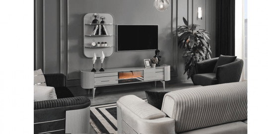Modern çizgili Karya sis grisi TV ünitesi, duvara monte raf ve şık salon mobilyaları. İnegöl mobilya modelleri arasında estetik bir duruş.