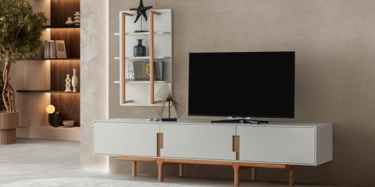 Aura Tv Ünitesi Natural, gri ve ahşap renklerin uyumunu sergileyen minimalist ve fonksiyonel bir tasarıma sahiptir. Modern inegol mobilya kalitesiyle estetik ve kullanışlılık bir arada.