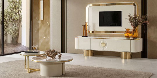 Beyaz ve gold detaylı Farella Luxury Tv Ünitesi, zarif tasarımıyla oturma odalarına şıklık katıyor. Uygun Fiyatlı inegöl mobilya seçenekleri arasında öne çıkıyor.