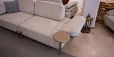 Modern Duru koltuk takımı, gri ve bej tonlarında döşemeli kanepeler, berjer ve sehpalı puf ile uygun fiyatlı inegöl mobilya seçeneği.